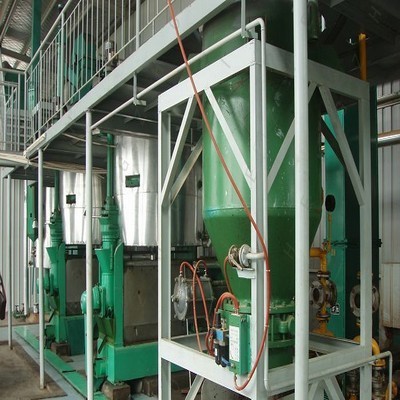 Línea de producción automática de prensa de aceite con temperatura controlada.